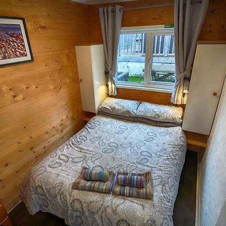 Caswell Beach Chalet 70 Located In Gower Peninsula Swansea Eksteriør billede